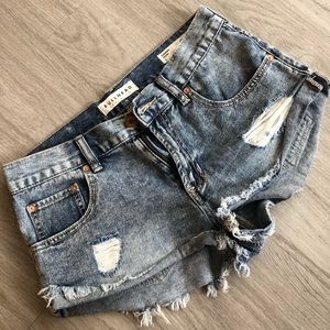 Bullhead Denim Slouchy Short size 5
